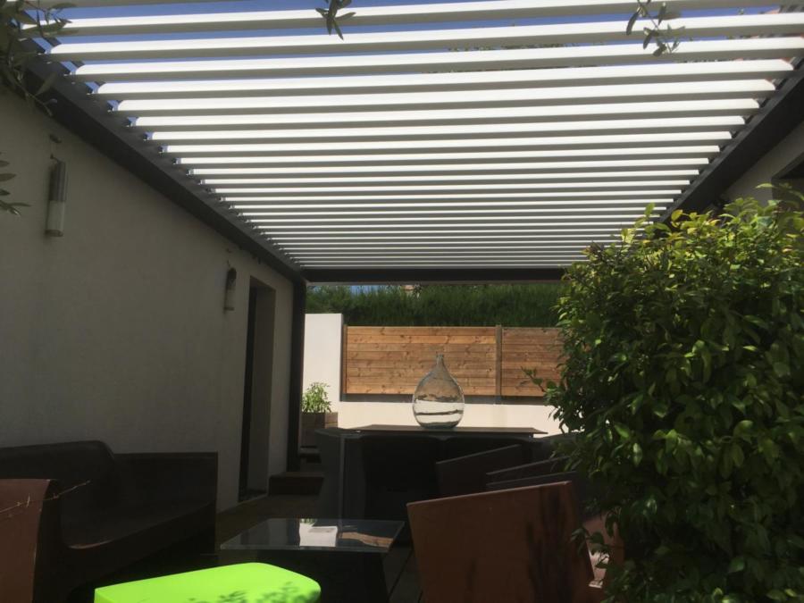 Pergola bioclimatique Brustor - EVS ETS Pujol